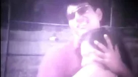 Khỏa thân, mẹ ở trên ...