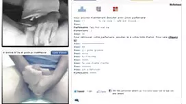 Hồ bơi dính vào mông ...