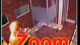 Đặt tay trong âm đạo ...