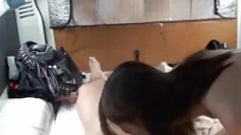 Cô ấy đang đi với mộ ...