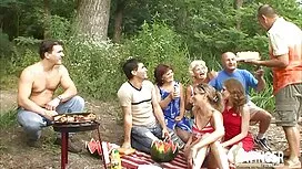 Cô gái trong đồng ph ...